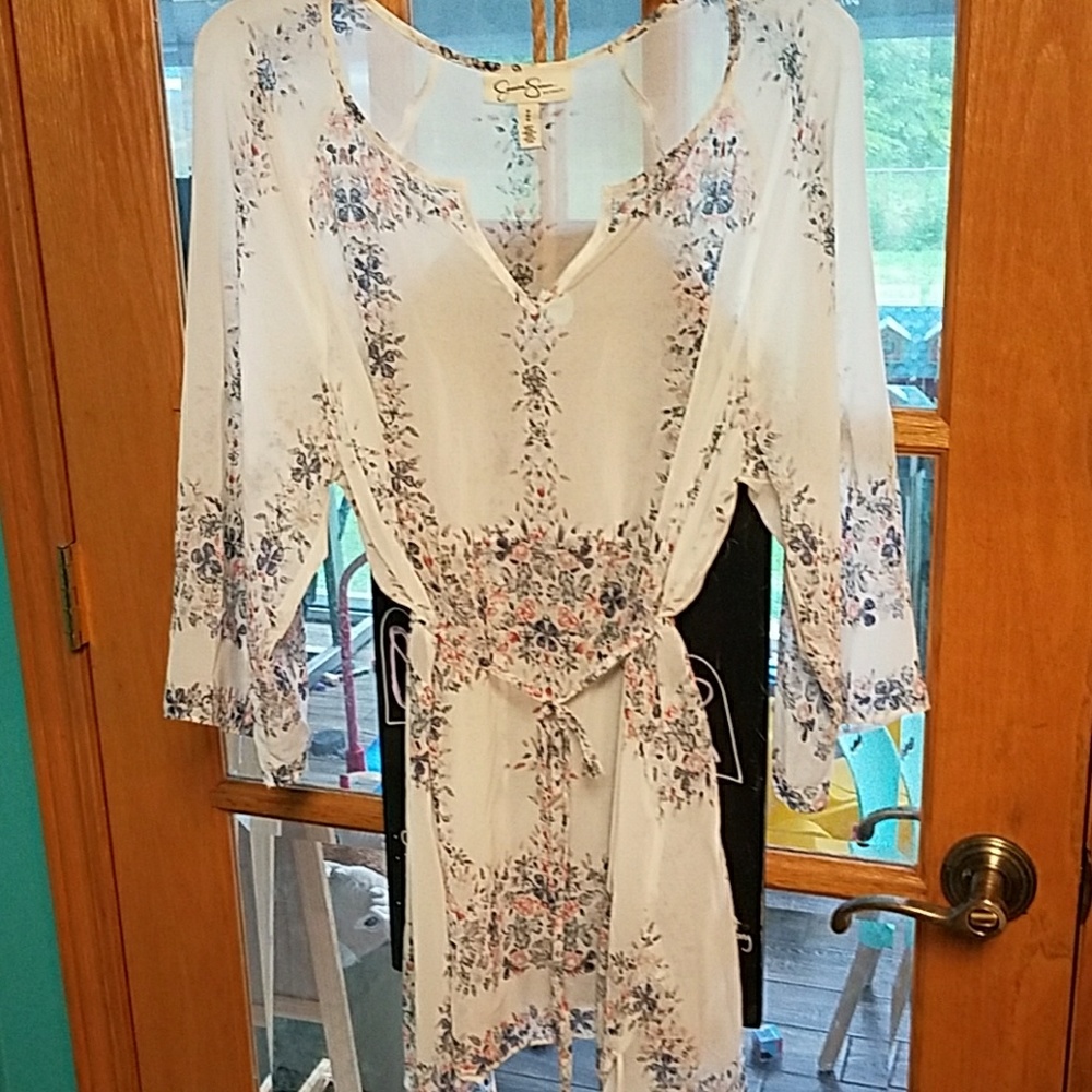 Floral maternity blouse